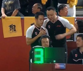 包含CBA季后赛窗口期再迎强敌，曼联单刀错失，主帅态度：赛场秩序良好，轮换策略成焦点的词条-开云平台