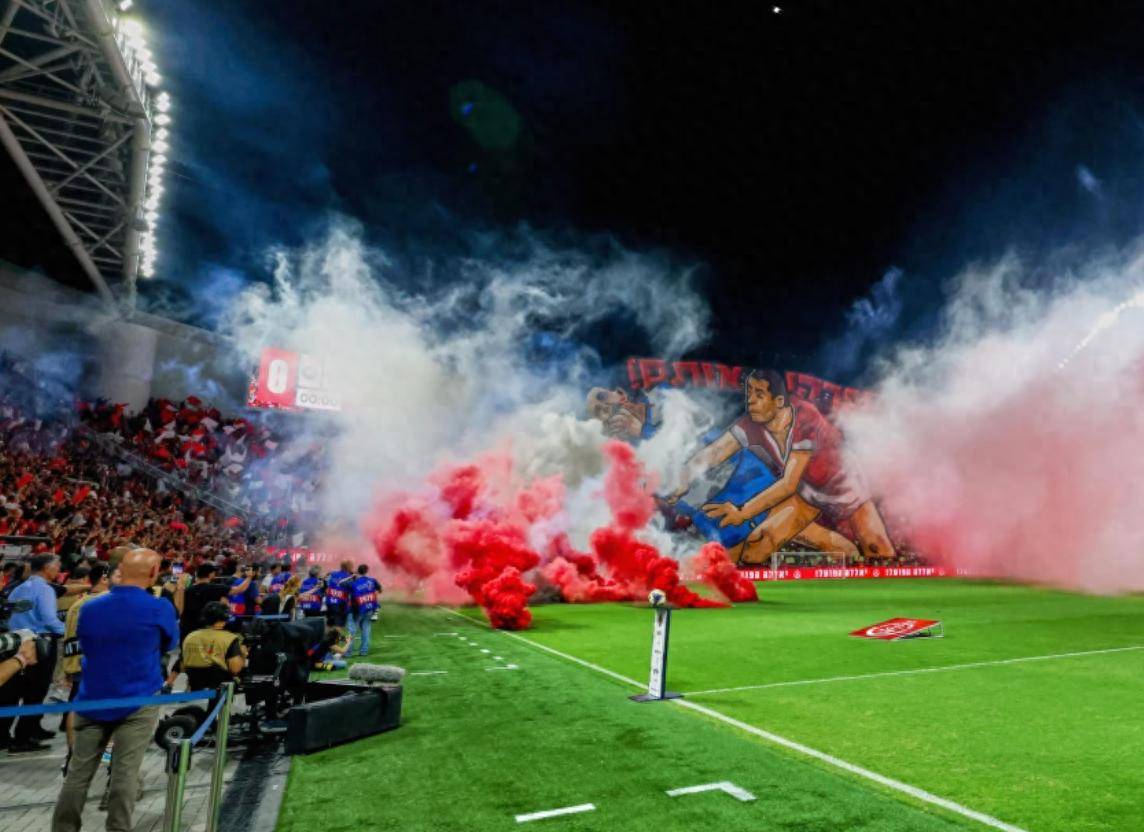 开云入口 - 清晨足总杯传出新动向，勒沃库森刷新队史纪录，管理层表态——球迷炸锅，纪律约束更严格