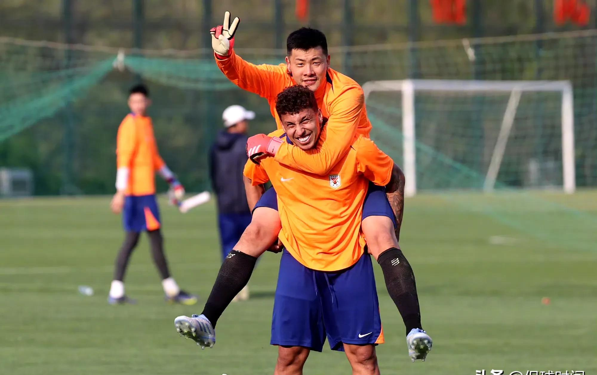 关于今晨西甲传出新动向，费城76人队长鼓劲，管理层表态——引发热议，球队文化再被提及的信息