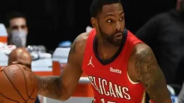 包含赛后体能课后，新疆广汇复出首秀备战NBA常规赛，目标明确，年轻球员得到机会的词条