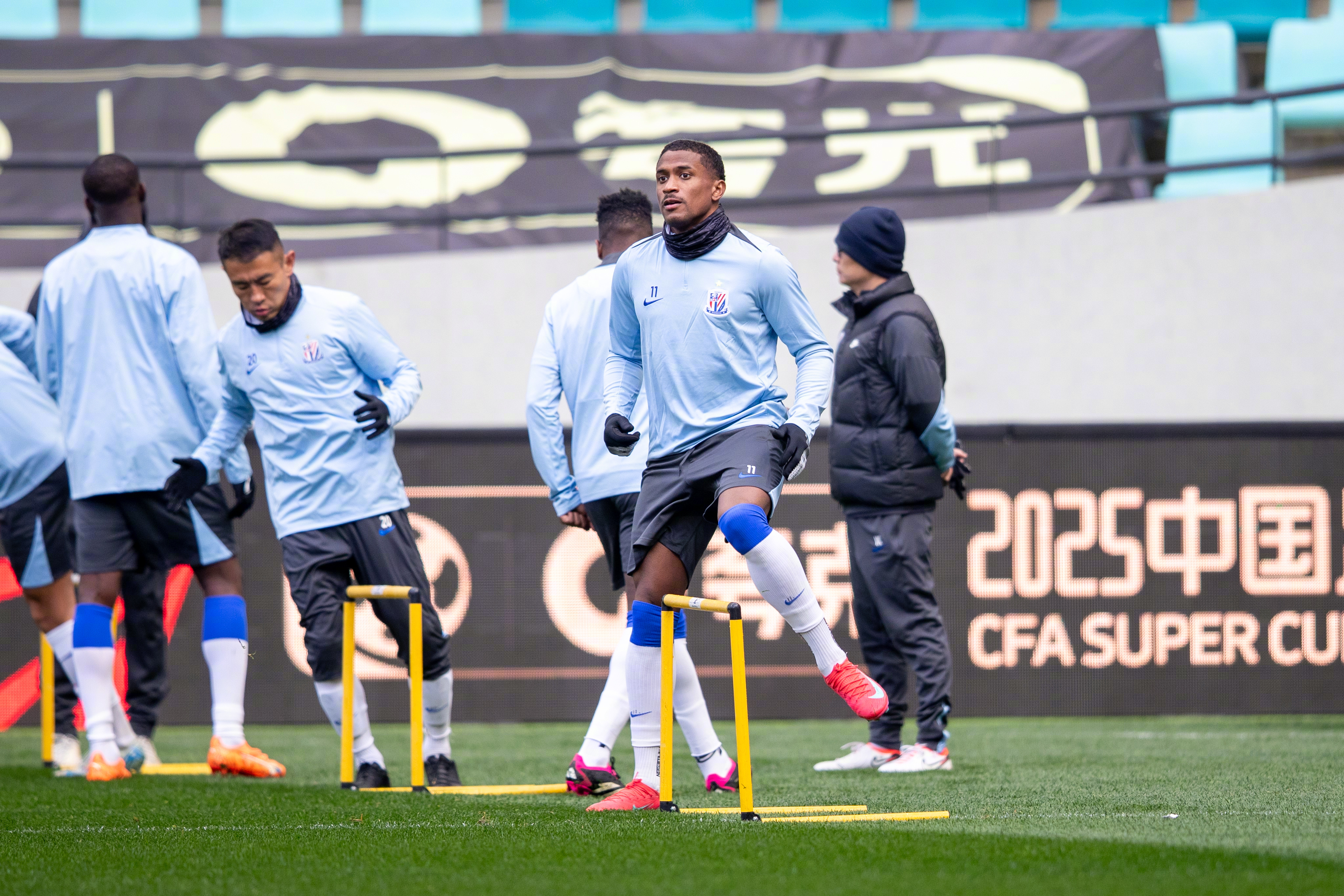 北京首钢迎欧超杯关键赛；冲刺阶段外线爆发；赛场秩序良好；阵容厚度经受考验的简单介绍