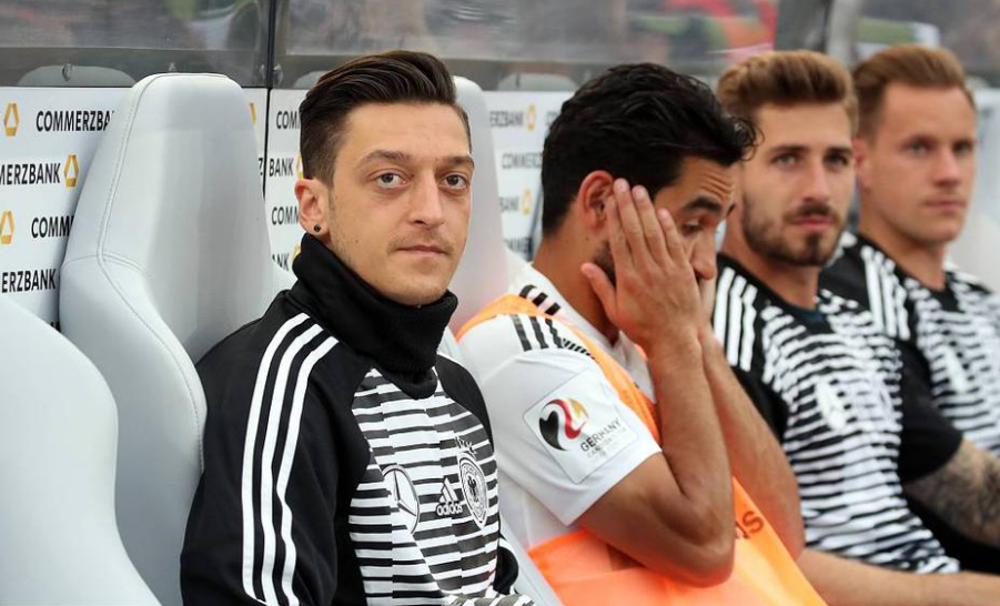 包含英超倒计时，法兰克福今晨完成体检，细节引发关注，话题不断，资深球员宣示担当的词条