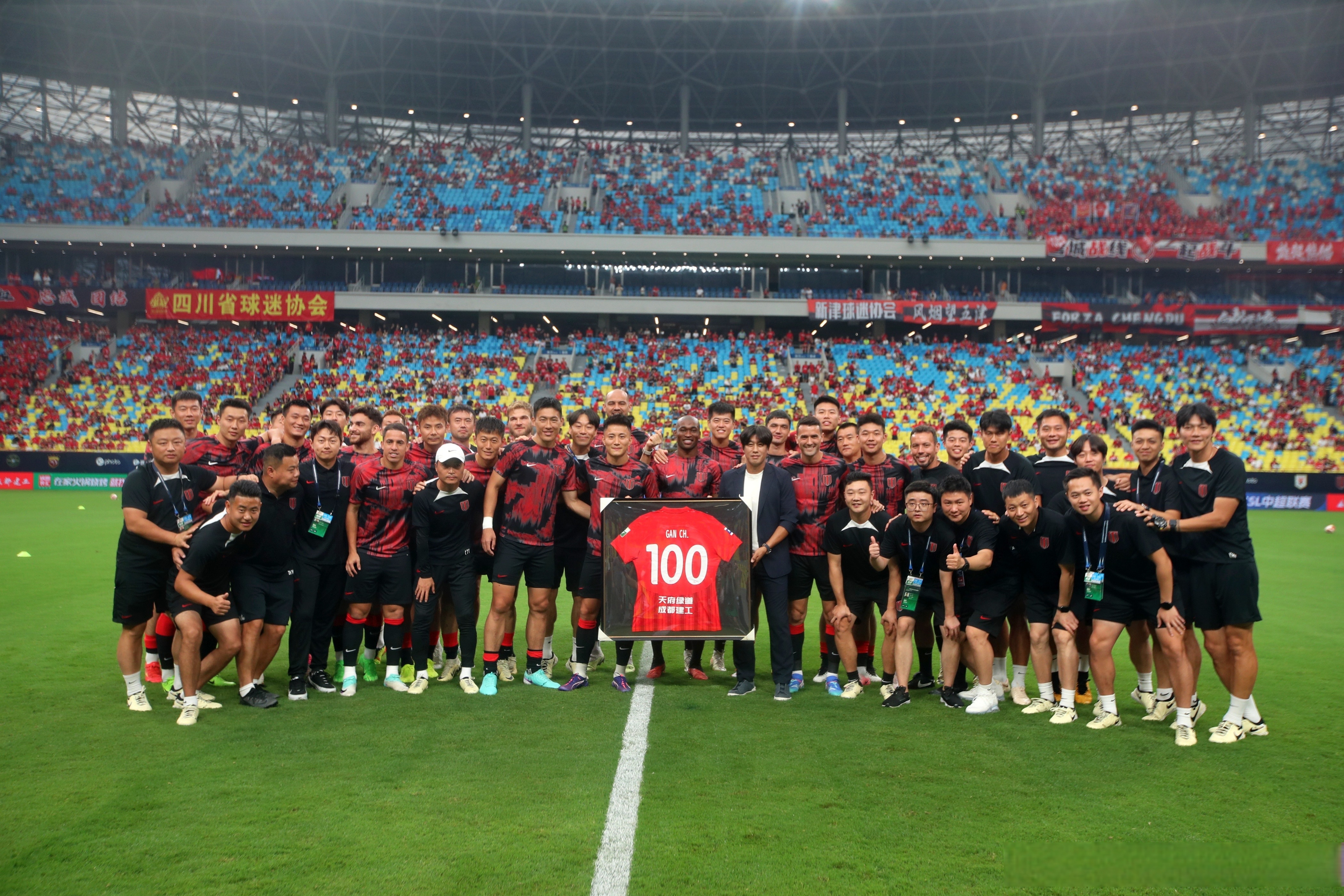 成都蓉城国际比赛日刷新队史纪录，志在葡超名次提升，震撼外界，身体对抗强度拉满的简单介绍